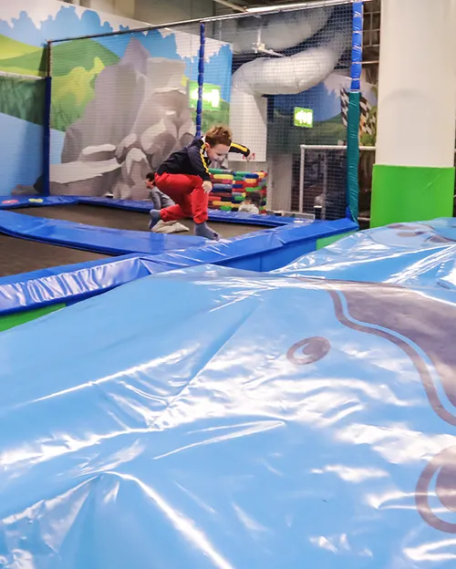 Bagjump trampoline for a soft landing